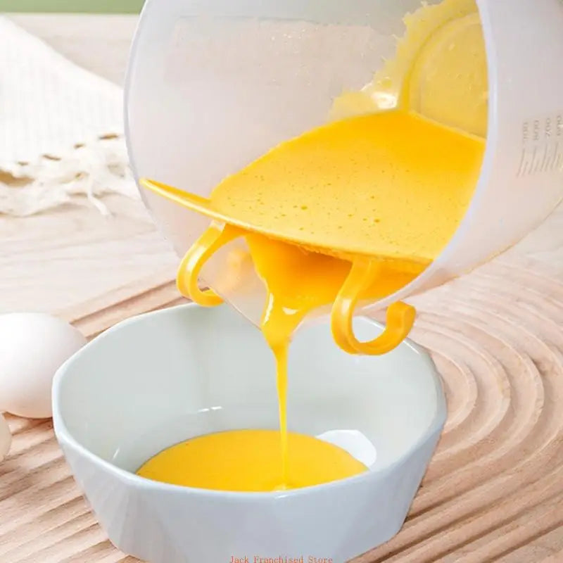 Transparent Egg Liquid Mixing Cup, Built-in Filter Plate, Visible Egg Beating Bowl, Measuring Cups, Useful